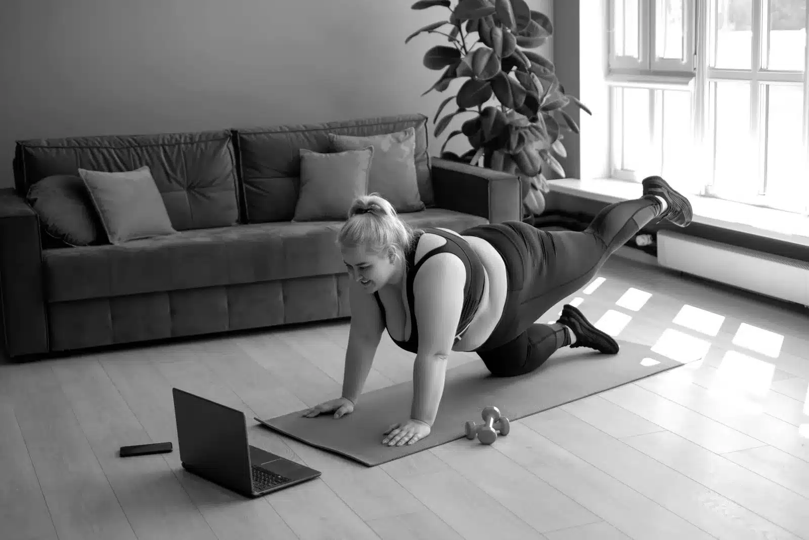 Coach-perte-de-poids-en-ligne-coaching-sportif-en-ligne-scaled.jpg